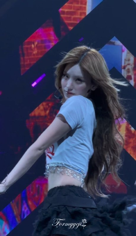 📸 @_imthemafia ×4she looks so damn fine 🔥🔥🔥 #ITZY #YEJI原文 #黄礼志
