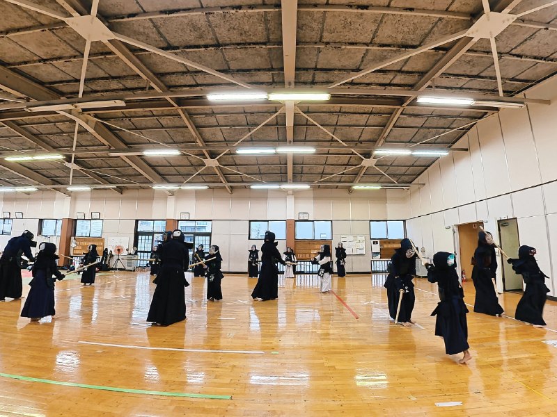 📸 @kurerenseikai ×49月26日(土)級審査にむけて、木刀による剣道基本技稽古法の練習が始まりました