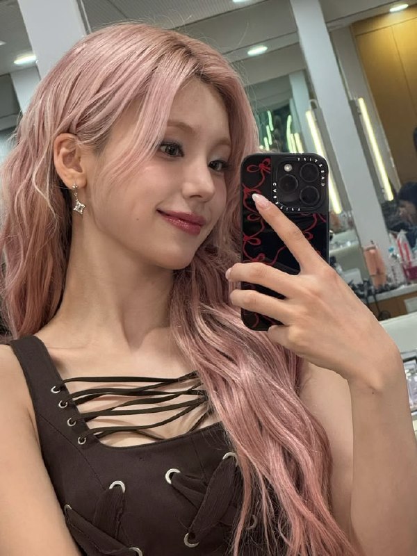 📸 @ITZYBRAZILYEJI disse via bubble que irá manter o pink hair até o final das promoções de Motto, e ela disse que talvez não tente ter cabelo rosa novamente 🥲  @ITZYofficialYEJI 通过气泡表示，她将保留粉红色头发直到 Motto 促销结束，并且她说她可能不会再尝试拥有粉红色头发🥲  @ITZY官方 #ITZY #YEJI原文 #黄礼志