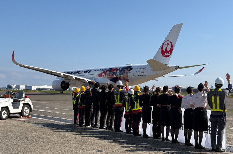 📸 @JALs_now ×4夢を乗せて大空を駆け抜けたDREAM SHO JETが、ラストフライトを迎えました✈️⚾機内では、 選手からのメッセージアナウンスも！羽田空港では、感謝を込めて  グループ社員がお見送り📸これからもJALは皆さまの夢を応援し続けます✨ #大谷翔平 #JAL #JALThanksActivity原文 #MLB日本選手📸 @JALs_now ×4夢を乗せて大空を駆け抜けたDREAM SHO JETが、ラストフライトを迎えました✈️⚾機内では、 選手からのメッセージアナウンスも！羽田空港では、感謝を込めて  グループ社員がお見送り📸これからもJALは皆さまの夢を応援し続けます✨ #大谷翔平 #JAL #JALThanksActivity原文 #MLB日本選手