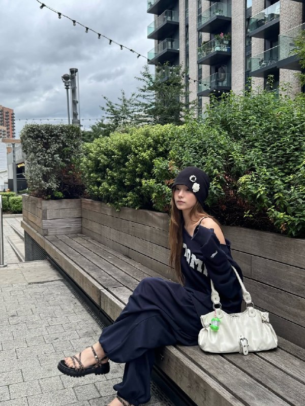 📸 🔍 黄礼志 via @yejigallery ×4yezyizhere instagram update📍London #YEJI原文 #黄礼志