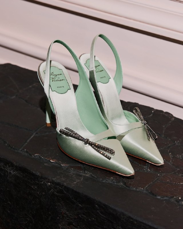 📸 @yejigallery ×4rogervivier instagram update #YEJI原文 #黄礼志