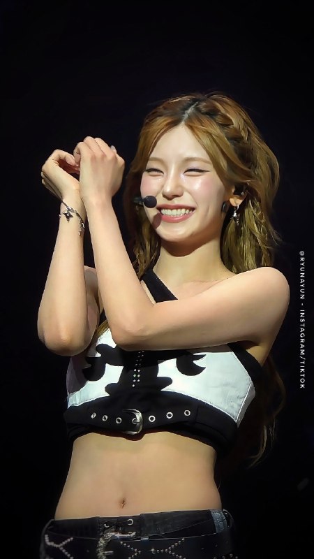 📸 @ryunayun_kpop ×3Shes so cute 😭 #yeji #예지 #itzy #있지原文 #黄礼志