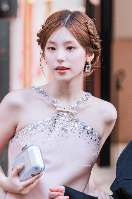 📸 @pjg920261001 RogerViver       @ITZYofficial #ITZY #있지 #YEJI #예지 #RogerViverSS27 #ViverEnFleur原文 #黄礼志