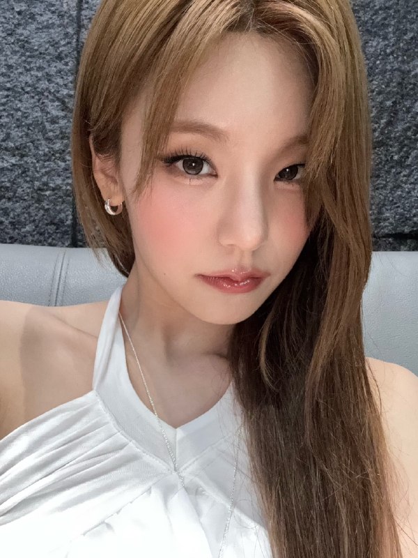 📸 黄礼志 (X) ×3[260726] 5:47PM KST (4:47PM🇹🇼)[260726] 下午 5:47（韩国标准时间 4:47PM🇹🇼）原文 #黄礼志