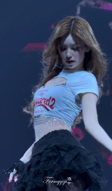 📸 @_imthemafia ×4she looks so damn fine 🔥🔥🔥 #ITZY #YEJI原文 #黄礼志