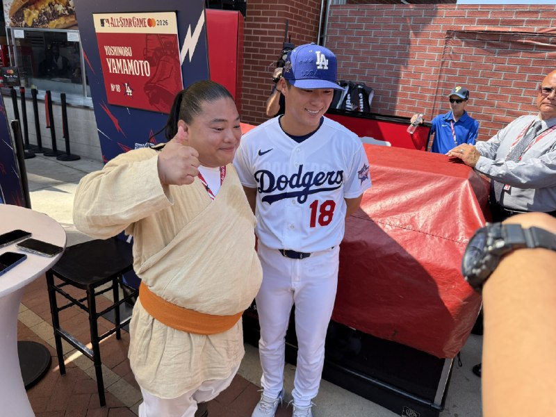 📸 @sponichi_yanagi ×4@Dodgers @TBS_VIVANT その後はドラムさんと  投手の記念撮影