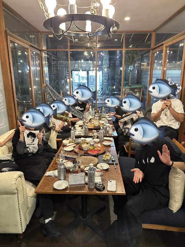 📸 @cotacota818 ×3こんな日が来ようとは……🥹本日、初めて（？）の静岡魚民会に参加させて頂きました🙌🏻みんなそれぞれ小道具仕込んできているのに出せない大人しい県民性w地元ネタで大笑いしてサカナクション愛を語り合いました🐟またサカナクションに新しい出会いを頂きました💙 #サカナクション #静岡魚民会原文 #サカナクション