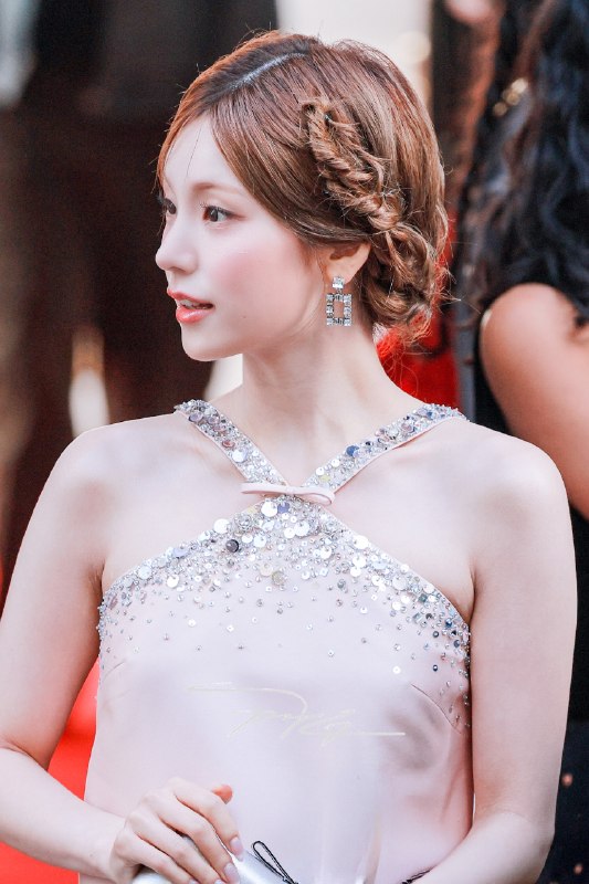 📸 @pjg920 ×4261001 RogerViver       @ITZYofficial #ITZY #있지 #YEJI #예지 #RogerViverSS27 #ViverEnFleur原文 #黄礼志