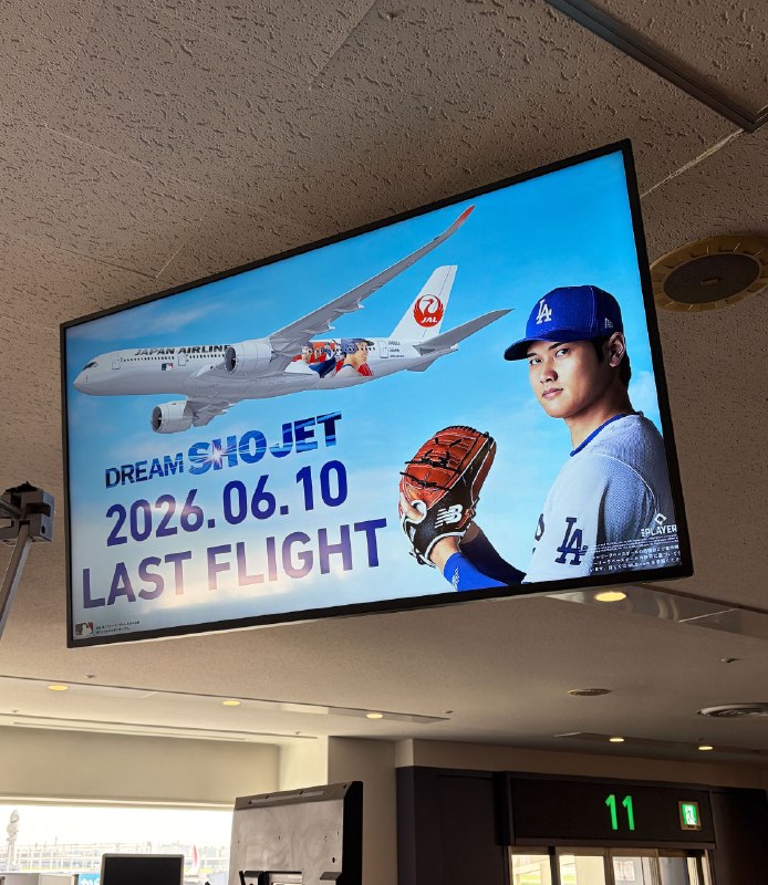 📸 @JALs_now ×4夢を乗せて大空を駆け抜けたDREAM SHO JETが、ラストフライトを迎えました✈️⚾機内では、 選手からのメッセージアナウンスも！羽田空港では、感謝を込めて  グループ社員がお見送り📸これからもJALは皆さまの夢を応援し続けます✨ #大谷翔平 #JAL #JALThanksActivity原文 #MLB日本選手📸 @JALs_now ×4夢を乗せて大空を駆け抜けたDREAM SHO JETが、ラストフライトを迎えました✈️⚾機内では、 選手からのメッセージアナウンスも！羽田空港では、感謝を込めて  グループ社員がお見送り📸これからもJALは皆さまの夢を応援し続けます✨ #大谷翔平 #JAL #JALThanksActivity原文 #MLB日本選手