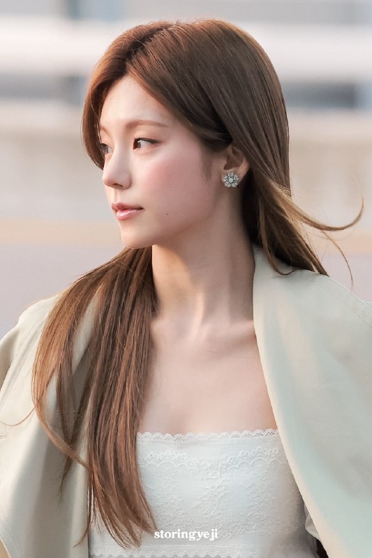 📸 @storingyeji ×3260923 출국   🤎 #예지 #YEJI原文 #黄礼志