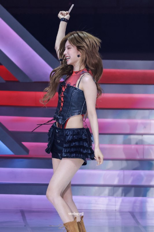 📸 @storingyeji ×4260808 팬미팅   게임 1등 했다고 세상 다 얻은 것처럼 신나하는 바부260808粉丝见面会   巴布获得了比赛第一，兴奋得仿佛赢得了整个世界 #예지 #YEJI原文 #黄礼志