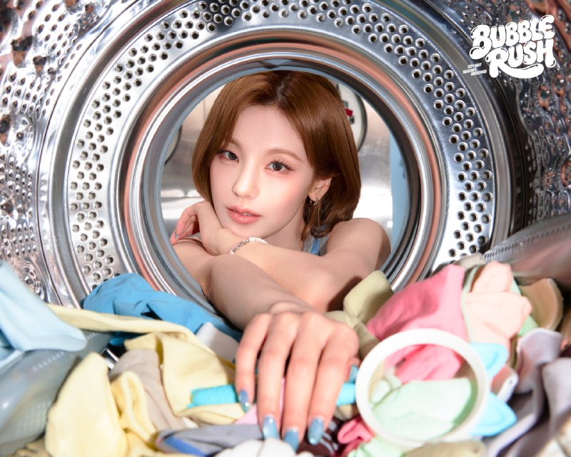 📸 @ITZYofficialITZY 2027 Season's Greetings [BUBBLE RUSH]🫧PRE-ORDER2026.10.02 FRI 14:00 ~ 2026.10.11 SUN 23:59 (KST)  @ITZYofficial #YEJI #ITZY #MIDZY #ITZY_BUBBLERUSH #2027SEASONSGREETINGS原文 #黄礼志