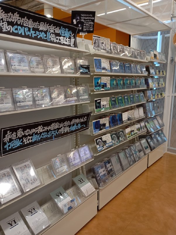 📸 @giusi_80_44 ×4TOWER RECORDSへ行ってきました！1Fがサカナクション一色で感動✨3Fにもコーナーがありました！最後はしっかりお買い物🛍️…もう出たくありませんでした🤭 #サカナクション原文 #サカナクション