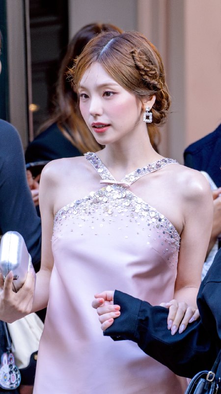 📸 @Flaretea_ ×2261001 YEJI at Roger Vivier SS27 in Paris ✨ #YEJI #예지 #ITZY #있지 #RogerVivier #ParisFashionWeek #PFW原文 #黄礼志