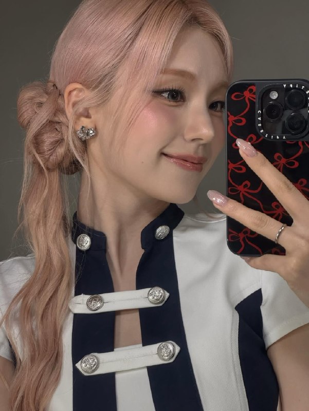 📸 🔍 黄礼志 via @yejigallery ×3yezyizhere instagram update #YEJI原文 #黄礼志