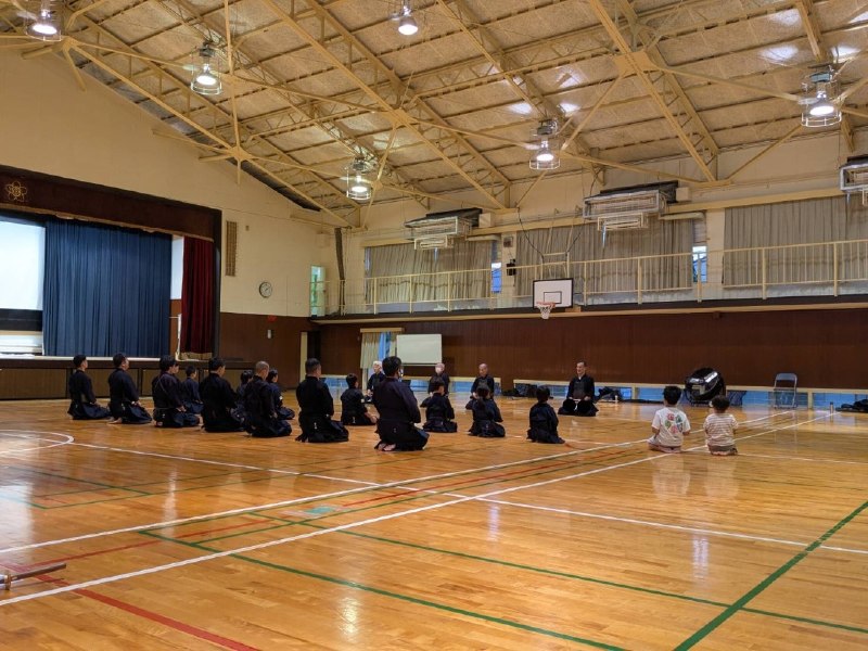 📸 @XgkCIKyQg7FRiKV ×3土曜日稽古　　本日は先日の体験会に来てくれたお友達がまた、体験に来てくれました🙌高学年は明日の昇級審査に向けてみっちり、稽古しました