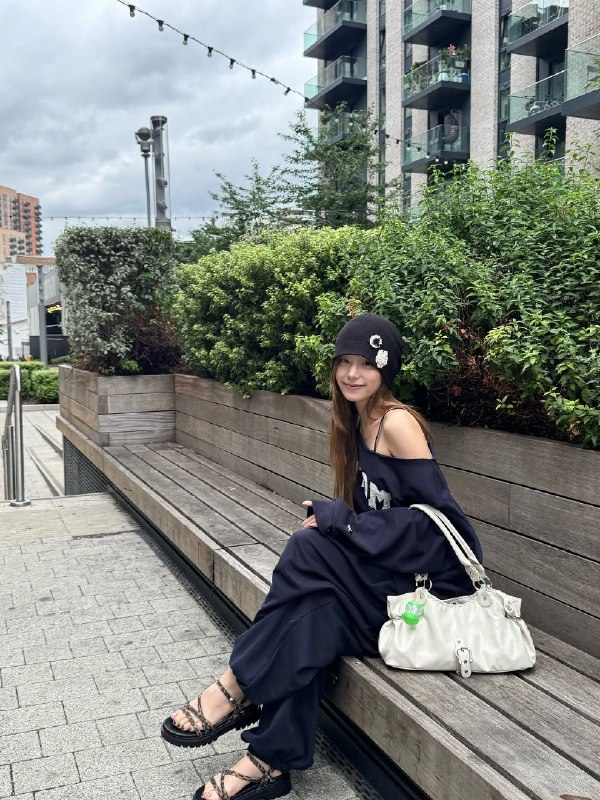📸 🔍 黄礼志 via @yejigallery ×4yezyizhere instagram update📍London #YEJI原文 #黄礼志