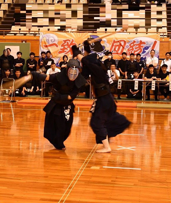 📸 @YamaguchiPolice【山口県警察柔道・剣道大会】日時：７月２日(木)９時３０分～場所：維新大晃アリーナ今年も山口県警のNo.1を決める大会の火蓋が切られようとしています⚡警察官の熱い戦いを見てみませんか？入場無料❗お気軽にお越しください😁＃山口県警　＃柔道　＃剣道原文 #剣道
