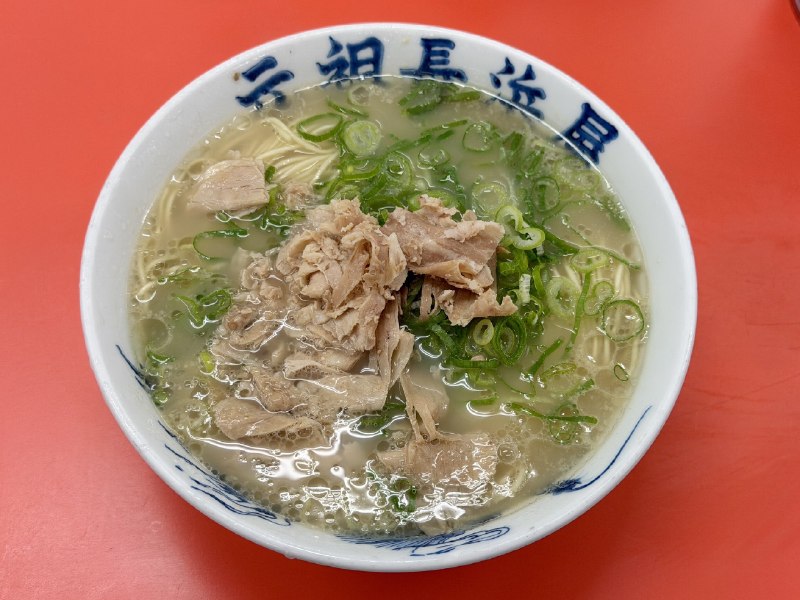 📸 @roger_ramen元祖長浜屋ラーメン替玉仕事終わりの22時過ぎ、サクッと食べて帰ろうと思ったらココしか浮かばない！これで1杯550円だよ？替玉150円だよ？今日も美味かった！駐車場停めて、出るまでなんと13分！50円！全てが早すぎる😆 #魚民ラーメン部 #サカナクション原文 #サカナクション