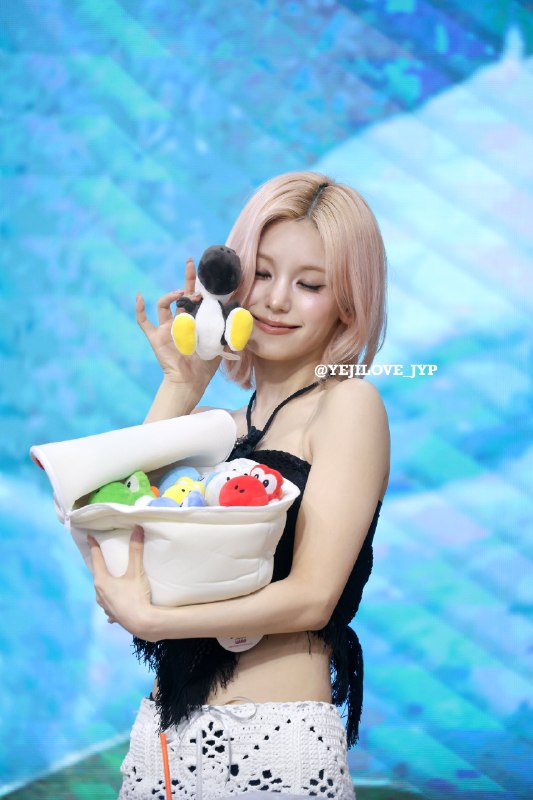 📸 @YEJILOVE_JYP ×2260531🖤🤍❤️🩷ヨッシー💛💚🩵💙 #예지 #YEJI #있지 #ITZY原文 #黄礼志📸 @YEJILOVE_JYP ×2260531🖤🤍❤️🩷ヨッシー💛💚🩵💙 #예지 #YEJI #있지 #ITZY原文 #黄礼志