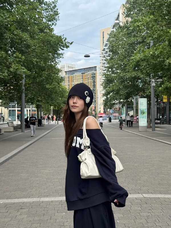 📸 🔍 黄礼志 via @yejigallery ×4yezyizhere instagram update📍London #YEJI原文 #黄礼志