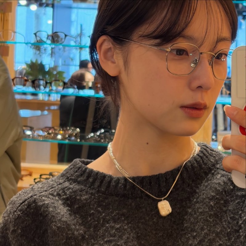 📸 @catsgreeんー😕こっちの小夏ちゃんも可愛いな〜めがねこなぬ👓 #加藤小夏原文 #加藤小夏