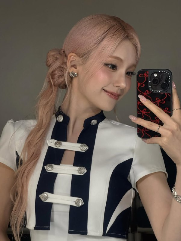 📸 🔍 黄礼志 via @yejigallery ×3yezyizhere instagram update #YEJI原文 #黄礼志