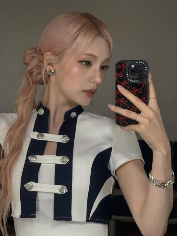 📸 🔍 黄礼志 via @yejigallery ×3yezyizhere instagram update #YEJI原文 #黄礼志