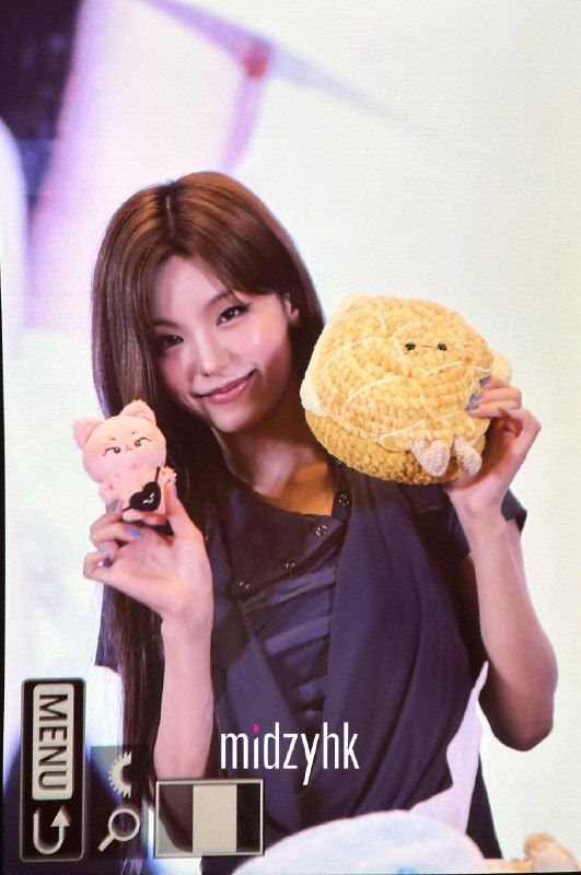 📸 @midzy_hk ×2260618 HONG KONG Fansign🇭🇰🐈‍⬛菠蘿油🍍🥯Pineapple Bun with Butter is an absolute classic Hong Kong café staple~~   @ITZYofficial #예지 #YEJI #있지 #ITZY原文 #黄礼志📸 @midzy_hk ×2260618 HONG KONG Fansign🇭🇰🐈‍⬛菠蘿油🍍🥯Pineapple Bun with Butter is an absolute classic Hong Kong café staple~~   @ITZYofficial #예지 #YEJI #있지 #ITZY原文 #黄礼志