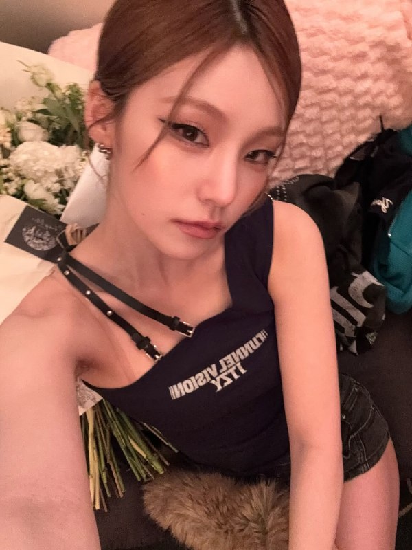 📸 🔍 黄礼志 via @yejigallery ×4yezyizhere instagram update📍Paris #YEJI原文 #黄礼志