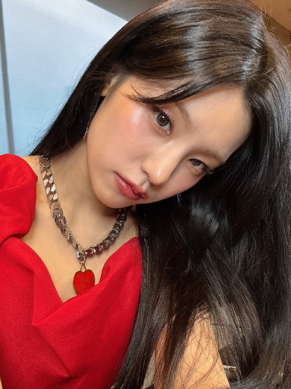 📸 🔍 黄礼志 via @yejigallery ×3yeji in red ❤️原文 #黄礼志