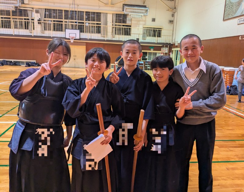📸 @XgkCIKyQg7FRiKV ×4本日は、先生方もたくさんで、少人数ずつで稽古をしていただきました✨️小学生高学年は、基本、応じ技、試合稽古と盛り沢山！低学年、基本組さんもミッチリと稽古
