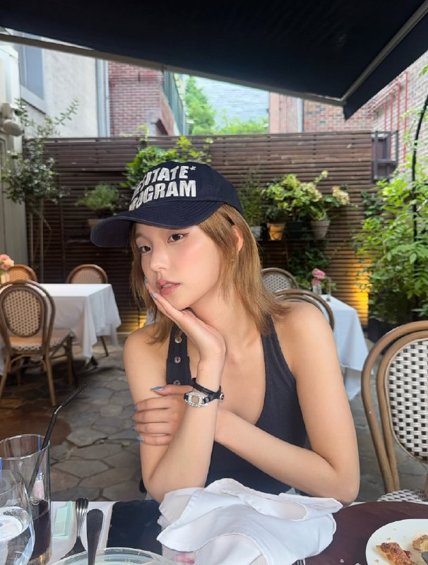📸 @yejigallery ×2yezyizhere instagram update #YEJI原文 #黄礼志