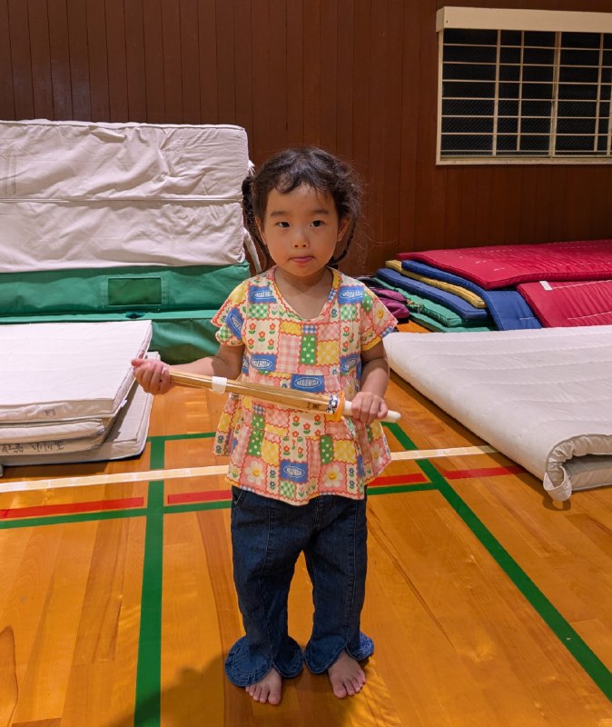 📸 @XgkCIKyQg7FRiKV本日は、あいにくの雨でしたが、子供達は元気に、基本組さんは楽しく稽古に励みました😊大人の先生方も試合に向けてギアアップです！ファイト〜👊未来の剣士も小さな竹刀を持って遊びに来てくれました✨️待ってるよー #富田明心会 #剣道 #高槻 #土曜日稽古 #玉小原文 #剣道