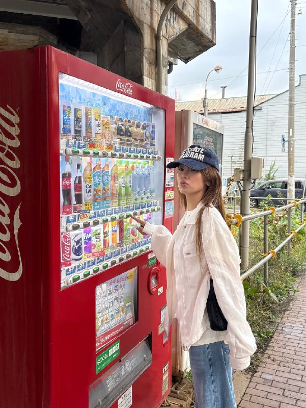 📸 🔍 黄礼志 via @yejigallery ×4yezyizhere instagram update #YEJI原文 #黄礼志