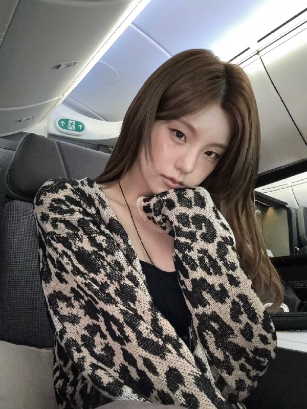 📸 🔍 黄礼志 via @yejigallery ×3yezyizhere instagram update #YEJI原文 #黄礼志