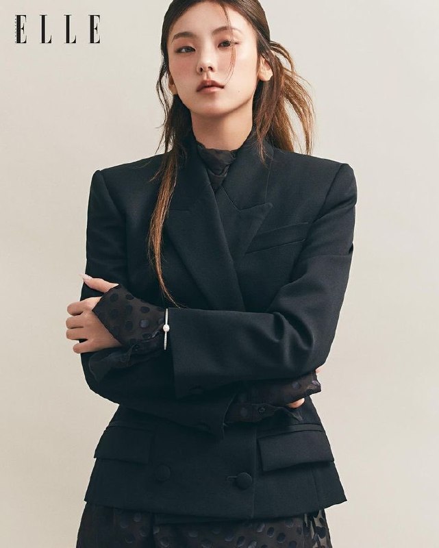 📸 @TEAM_TRUST_ ×2Midzys and 🖤s is currently on  the gap to  is only 1.3k. Let’s try to keep her on number 1 . Please keep collecting on IDOLCHAMP.We have a voting gc if you would like to join please reply with 🖤. #YEJI #2 #1原文 #黄礼志