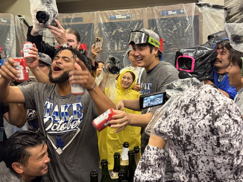 📸 @MasayaKotani選手⚾️歓喜のシャンパンファイト🍾「最高です
