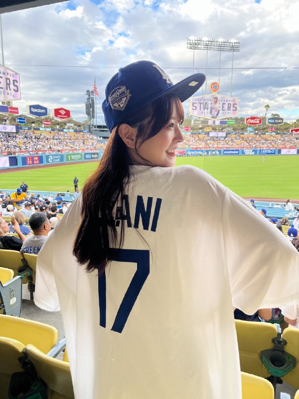 📸 @ashikawa001 ×2ユニフォームは  選手に🌟⚾️💙⁡生で初めて見た逆転スリーランホームラン！✨️残念ながら大谷選手は見られなかったけど、スタジアムの演出がすごかった…！⁡一生ものの良い思い出になりました🤍 #大谷翔平 #Dodgers #ドジャース #MLB原文 #MLB日本選手