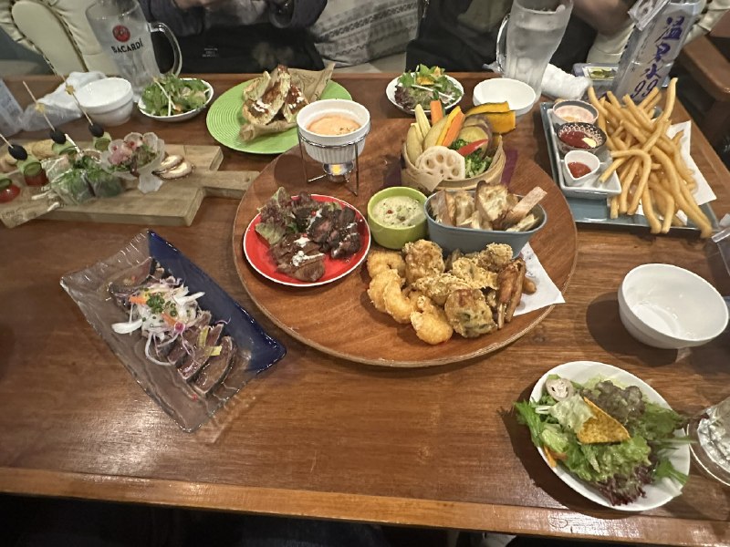 📸 @dyson08_28 ×4初･静岡魚民会でした🙌サカナクション愛を語り、しぞ〜かトークで笑い、一瞬で時間すぎました🥹✨サカナクションで繋がったこの出会いに感謝です🙏🐟サイコーでした✩.*˚新年会2027透明ツアー決起集会も是非‼️ #サカナクション #静岡魚民会原文 #サカナクション