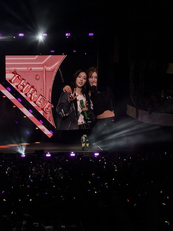 📸 @yuhi_u ×2#yeji #ryujin #itzy #itzyinfrankfurt原文 #黄礼志