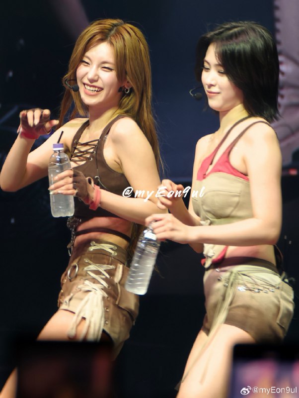 📸 @midzy_swagAlways happy together 🌷 #yeji #ryujin #ryeji原文 #黄礼志
