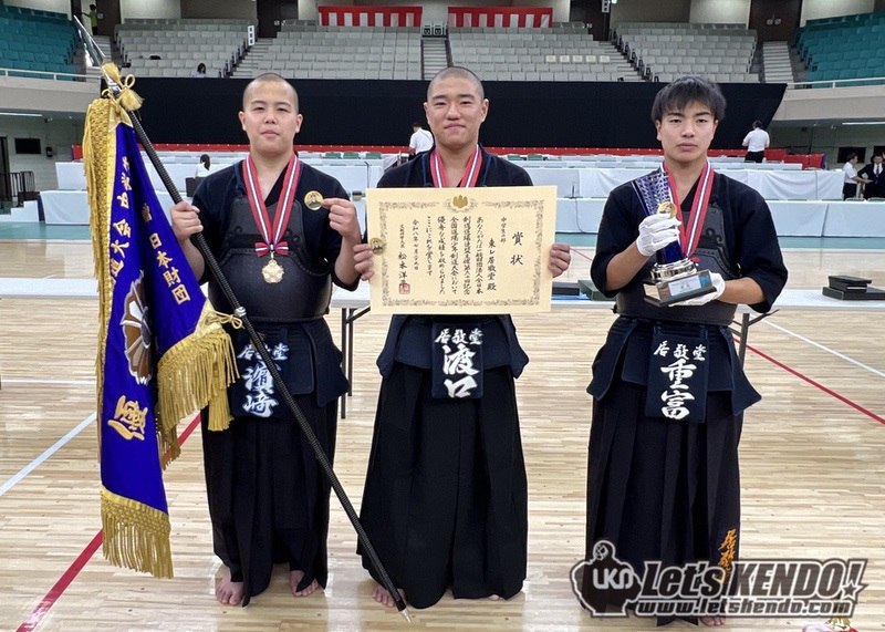 📸 @letskendo全国道場少年剣道大会、中学生の部がさきほど終わり、東レ居敬堂チームが初優勝！おめでとうございますーLET'S KENDOに結果などを掲載しています