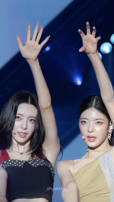 📸 @_shyahng_ ×4權威的臉旁邊是另一張權威的臉20260927 KRAZY Music Festival #ITZY #있지 #Yeji #예지 #Lia #리아 #Ryujin #류진 #Chaeryeong #채령 #Yuna #유나原文 #黄礼志