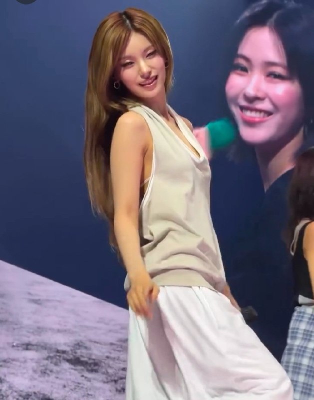📸 @midzy_swag ×2Ryeji today for macau concert soundcheck ✨️ #yeji #ryujin原文 #黄礼志