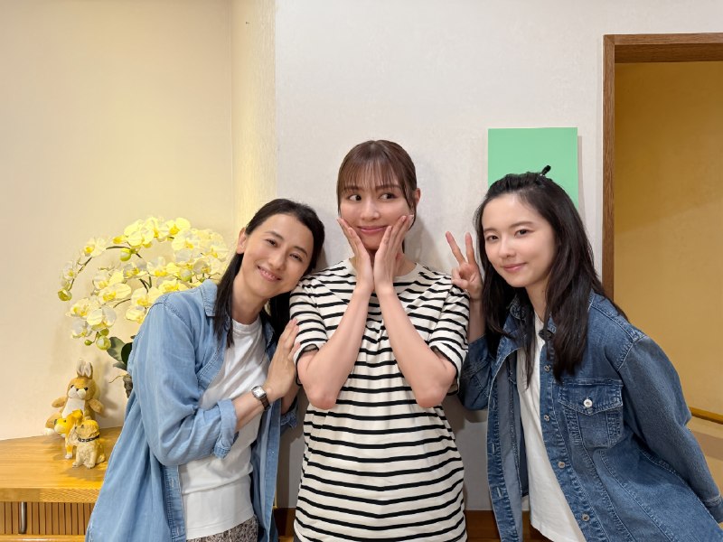 📸 @tx_premiere23 ×2⏰💥🔪━━━━━━━━━━ off-shot━━━━━━━━━━━🫦🫦🫦ダブル文枝さんに挟まれる莉乃さん実現！エモい🥹 さん  さん  さん 最新話TVerで見逃し配信中!