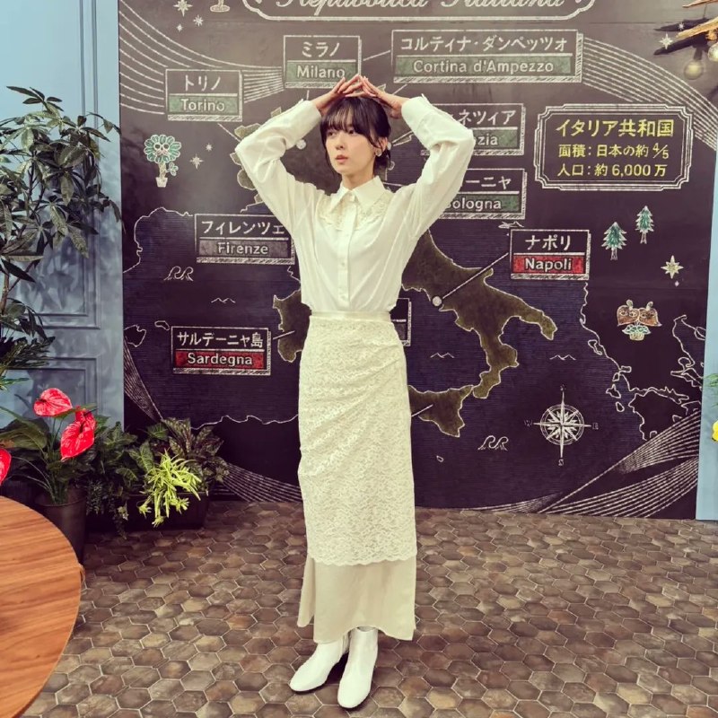 📸 @nisiosazane ×4明日は久しぶりのいまさらですがに小夏さんが出演しますが衣装が毎回良いですね✨3枚目のビシッと立ってるのが好きです笑 #加藤小夏 #木村多江のいまさらですが原文 #加藤小夏