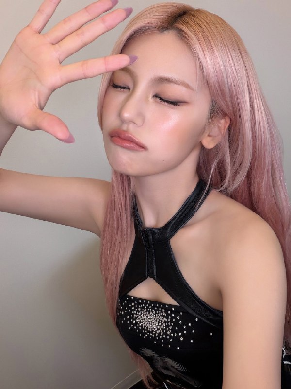 📸 @ryujiniious ×2MIDZY JAPAN 스페셜 셀카MIDZY 日本 特别自拍 #YEJI #예지原文 #黄礼志