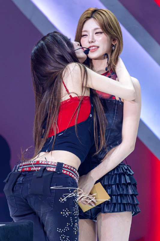 📸 @pjg920 ×4260808 ALL IN, MIDZY 팬미팅                @ITZYofficial #ITZY #있지 #YEJI #예지 #LIA #리아 #RYUJIN #류진 #CHAERYEONG #채령 #YUNA #유나 #예지수 #땡덩 #령지곤지 #핫긍정原文 #黄礼志
